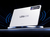 Lenovo анонсирует две функции с поддержкой искусственного интеллекта для Legion Y700 Gen 5. На фото: игровой планшет в белом цвете.