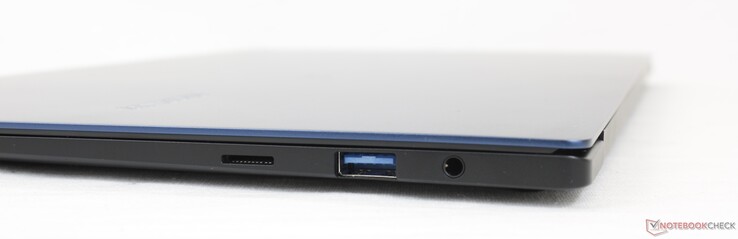 Справа: Micro-SD, USB 3.2, аудио 3.5 мм