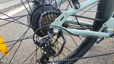 7-скоростные передачи Shimano Entry - тест электронного велосипеда Touroll B2