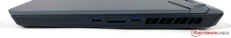 Правая сторона: USB-A (3.2 Gen. 1), картридер, USB-A (3.2 Gen. 1)