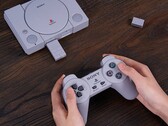 Набор 8BitDo Mod Kit для оригинального контроллера PlayStation добавляет поддержку Bluetooth и перезаряжаемый аккумулятор. (Источник изображения: 8BitDo)