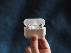 SPR AVS (Spatial Relay Audio-Visual Sync) впервые реализована на сайте Apple в iPhone 17, AirPods Pro 3 и Vision Pro. На фото - AirPods Pro. (Источник изображения: Omid armin on Unsplash)