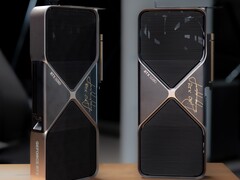 Две карты Founders Edition с автографом Дженсена Хуанга. (Источник изображения: Nvidia) 