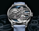 Часы Armin Strom Gravity Equal Force Ultimate Sapphire Blue (на фото) имеют 41-миллиметровый корпус из нержавеющей стали, в котором находится прозрачная сапфировая пластина циферблата. (Источник изображения: Armin Strom)