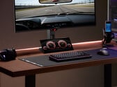 В комплект поставки компактного портативного монитора Asus также входит подставка для ног.