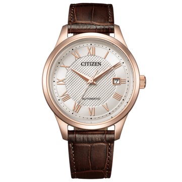 Вид спереди автоматических часов Citizen NJ0252-05A с корпусом цвета розового золота, циферблатом с серебристой текстурой, римскими цифрами и коричневым кожаным ремешком.