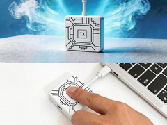 Два промо-изображения беспроводного передатчика.