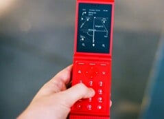 Light Flip отличается минималистичным текстовым пользовательским интерфейсом.