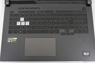 Темно-серые надписи на клавишах плохо видны на черном фоне. Потому подсветку лучше держать включенной