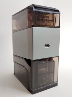 Задняя часть. (Источник изображения: Notebookcheck)