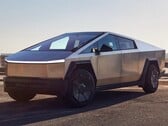 Кибергрузовик Tesla. Tesla предлагает владельцам бесплатное годовое полномасштабное вождение (FSD) (Источник изображения: Greg Pajo Car and Driver)