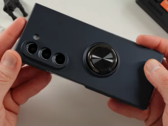 Galaxy Z Fold5 в чехле Fold6. (Источник: Jeff Springer via YouTube)