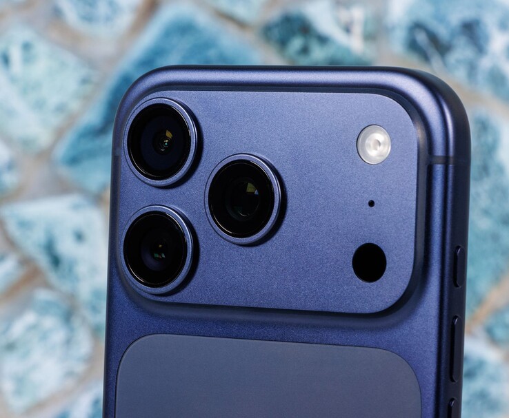 Крупный план модуля камеры Apple iPhone, иллюстрирующий будущий потенциал интеграции датчиков LOFIC. (Источник изображения: Notebookcheck)