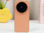Согласно информации в каталоге продавца из Гонконга, оранжевый Vivo X500 Pro Max будет доступен в глобальной версии с аккумулятором большей ёмкости, чем у версии для ЕС.