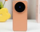 Согласно информации в каталоге продавца из Гонконга, оранжевый Vivo X500 Pro Max будет доступен в глобальной версии с аккумулятором большей ёмкости, чем у версии для ЕС.