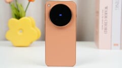 Согласно информации в каталоге продавца из Гонконга, оранжевый Vivo X500 Pro Max будет доступен в глобальной версии с аккумулятором большей ёмкости, чем у версии для ЕС.