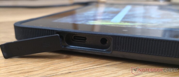 Слева: USB C, аудио 3.5 мм