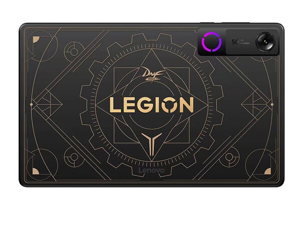 Модель Legion Y700 Gen 5 Warrior Edition имеет индивидуальный дизайн на задней панели.