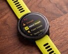 Иллюстративное изображение, созданное ИИ: Hybrid Smash — приложение для Garmin Connect IQ
