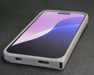 Obsoless iPh0n3 имеет нейлоновую конструкцию и расположенный сбоку порт USB Type-C. (Источник изображения: Ken Pillonel)