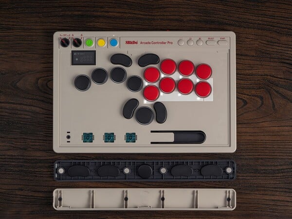 Аркадный контроллер 8BitDo можно легко настроить под свои нужды.