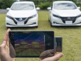 Один автомобиль был обработан "холодной" краской Nissan, другой - традиционной автомобильной краской. Холодная краска показала снижение температуры наружной поверхности на 12 градусов Цельсия, а внутренней - на 5 градусов Цельсия. (Источник изображения: Nissan)