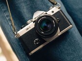 Фотоаппарат OM System OM-3 в серебристом и черном цветах