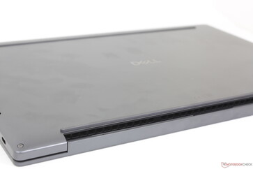 Логотипы 'Dell' и 'XPS' поменялись местами на новом дизайне по сравнению с предыдущим