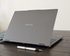 Yoga 7 16ILL10 работает немного теплее, чем прошлогодняя Yoga 7 16IML9, но преимущества значительно перевешивают этот небольшой недостаток (Источник изображения: Notebookcheck)