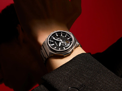 Часы Casio G-Steel GST-B1000-1AJF, на фото. (Источник изображения: Casio Japan)