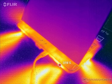 Воздух выбрасывается через 4 радиатора