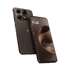 Motorola Edge 70 Pro+ в цвете Pantone Chicory Coffee.