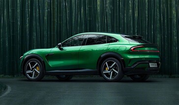 Xiaomi YU7 больше, чем Tesla Model Y, и оснащен более мощной батареей.