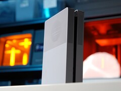 Дизайн крышки BoxPlates в серебристо-черной отделке (Источник изображения: Devyn Johnston/YouTube)