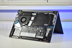 Lenovo ThinkBook 14 Gen 8 IAL, со снятой задней крышкой (источник изображения: Benjamin Herzig/Notebookcheck)