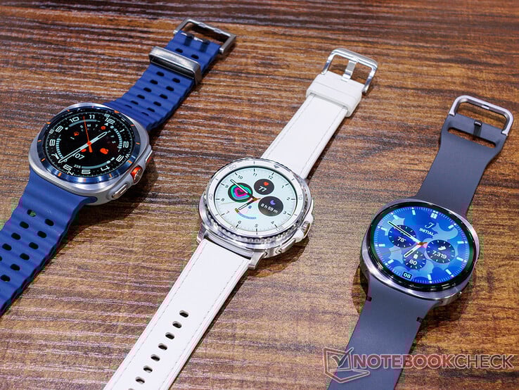 2025 Galaxy Ultra рядом с Watch 8 Classic и Watch 8 (Источник изображения: Notebookcheck)