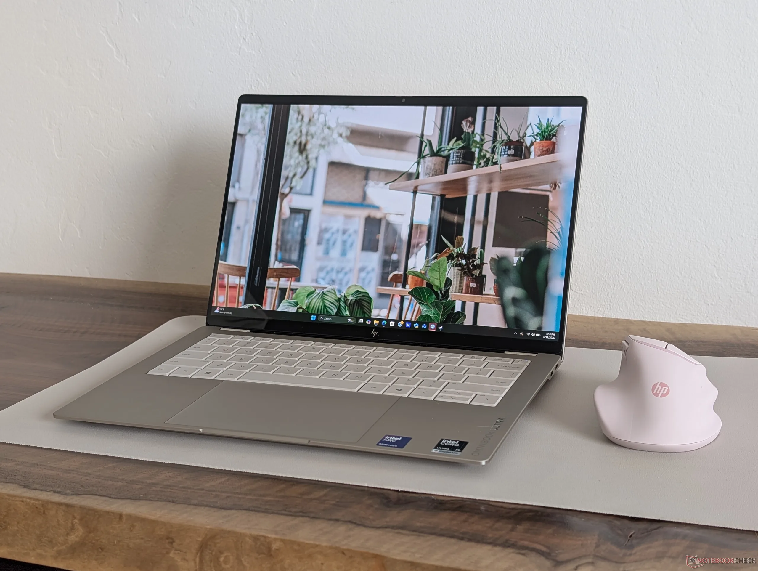 https://www.notebookcheck-ru.com/fileadmin/_processed_/webp/Notebooks/HP/OmniBook_Ultra_14_Core_Ultra_X9/omnibook_ultra_14_feature_1-q82-w2560-h.webp