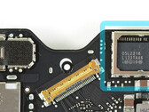 Семейство MacBook Air 2011 года использует более новый чип Thunderbolt, чем установленный в MacBook Pro